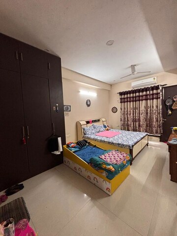 Bedroom in 3 BHK Builder Floor at Sector 40 – for Rent