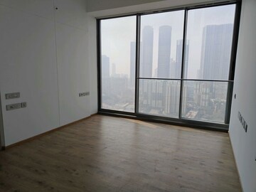 Room in 4 BHK Apartment at Rustomjee Crown, Prabhadevi – for Rent