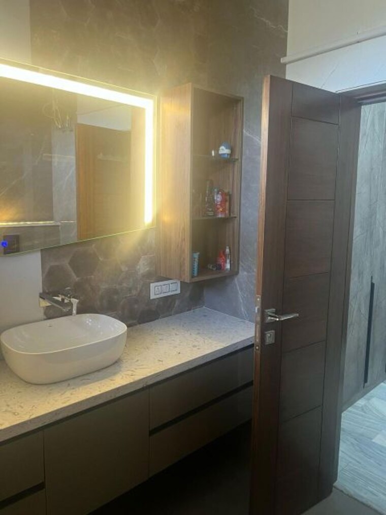 Bathroom, sector 40 3 Bedroom 4500 Sq.Ft. Builder Floor In Sector 40 Chandigarh 9972126