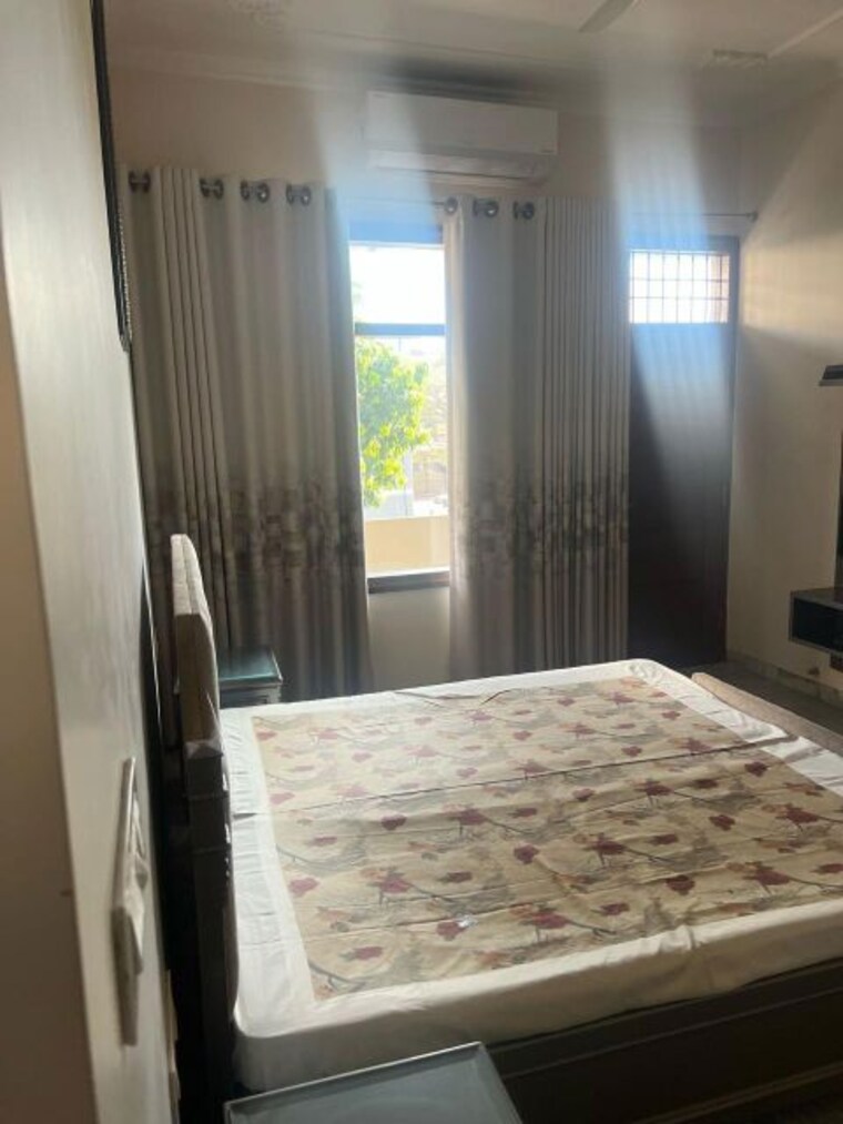 Bedroom, sector 40 3 Bedroom 4500 Sq.Ft. Builder Floor In Sector 40 Chandigarh 9972126