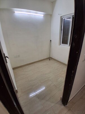 Room in 4 BHK Apartment at Mahagun Mywoods, Sector 16c Greater Noida – for Sale