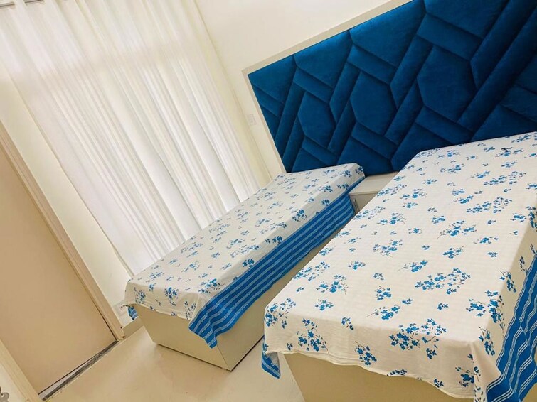 Room, sector 135 Pg For Boys In Sector 135 9972169