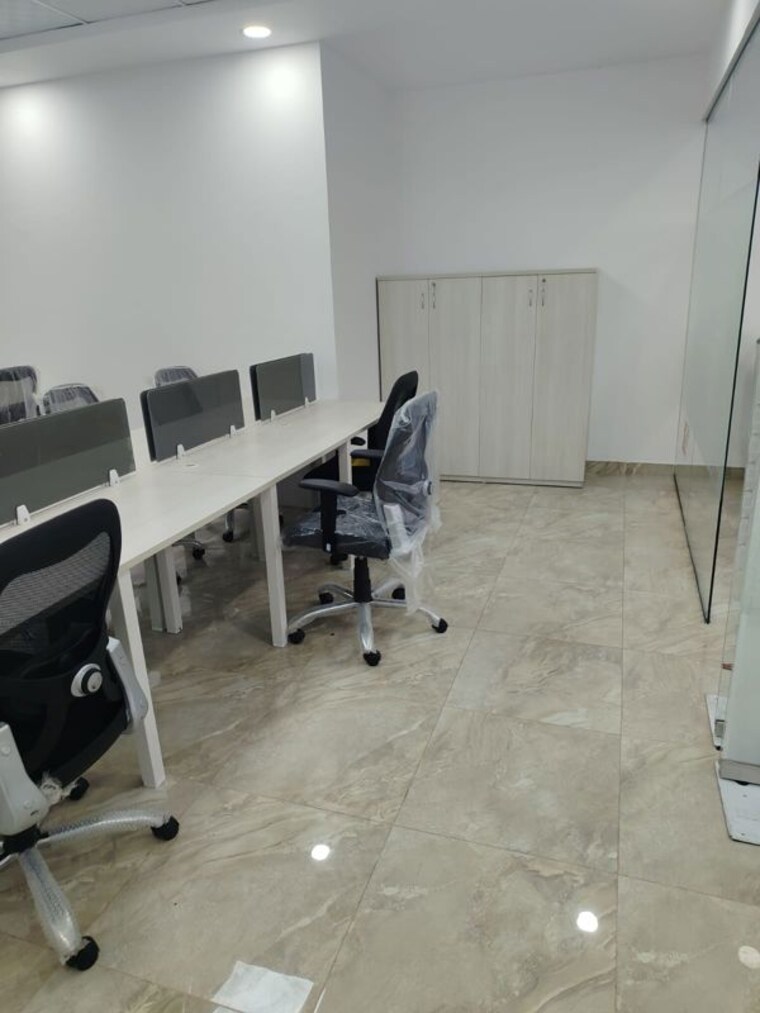 Team Area, sector 63 Commercial Office Space 2100 Sq.Ft. In Sector 63 Noida 9972196