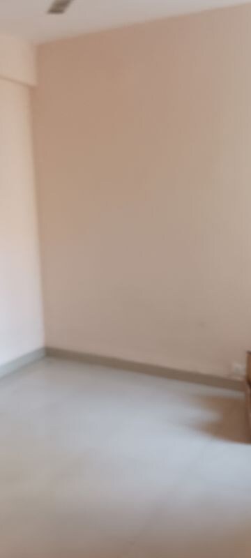 Room in 2.5 BHK Apartment at Tech Zone 4 Greater Noida – for Sale
