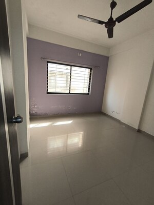 Room in 2 BHK Apartment at Raama Skyz, Sama Savli Road – for Rent