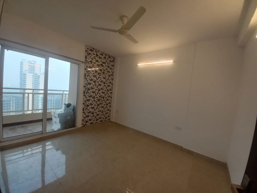 2 BHK + Extra Room Apartment For Sale in Elite Golf Green