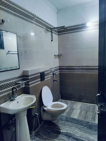 Master Bedroom in 3 BHK Builder Floor at RWA Apartments Sector 51, Sector 51 – for Rent