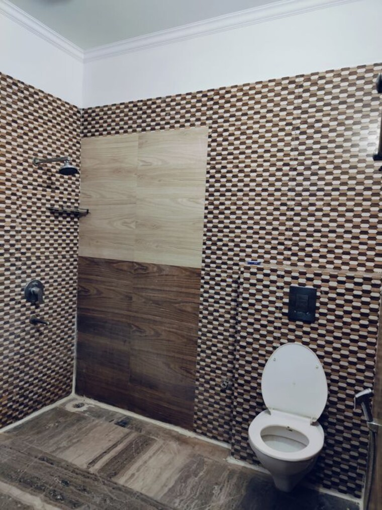 Bathroom, rwa-apartments-sector-51 3 Bedroom 3000 Sq.Ft. Builder Floor In Sector 51 Noida 9972316