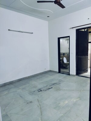 Room in 3 BHK Builder Floor at RWA Apartments Sector 51, Sector 51 – for Rent