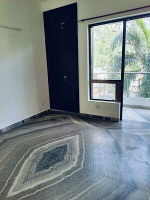 Room in 3 BHK Builder Floor at RWA Apartments Sector 51, Sector 51 – for Rent