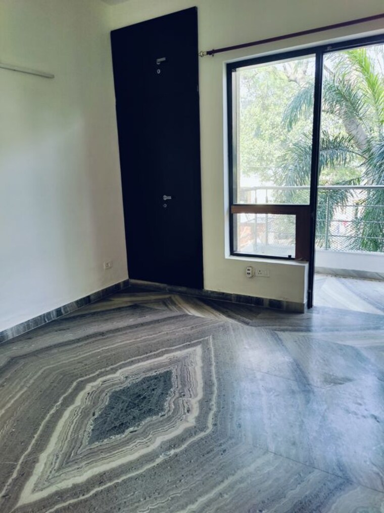 Room, rwa-apartments-sector-51 3 Bedroom 3000 Sq.Ft. Builder Floor In Sector 51 Noida 9972316