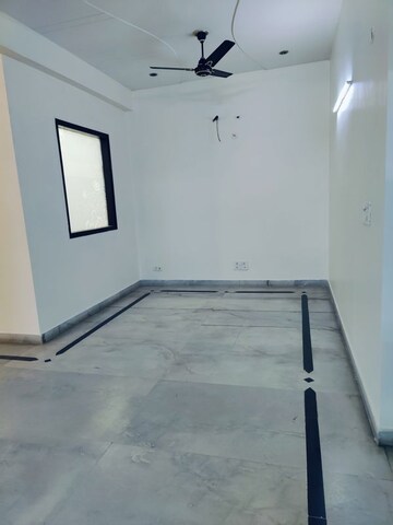 Room in 3 BHK Builder Floor at RWA Apartments Sector 51, Sector 51 – for Rent