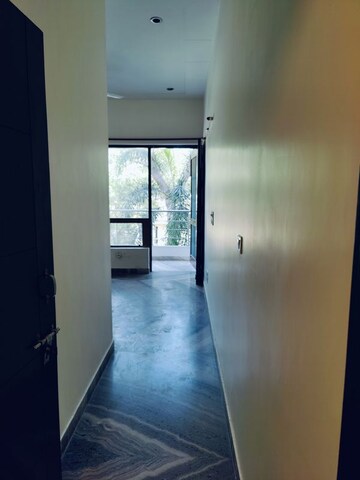 Building Lobby in 3 BHK Builder Floor at RWA Apartments Sector 51, Sector 51 – for Rent