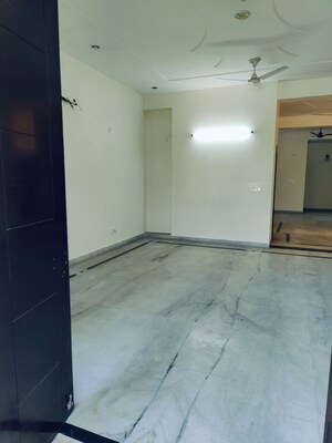 Room in 3 BHK Builder Floor at RWA Apartments Sector 51, Sector 51 – for Rent