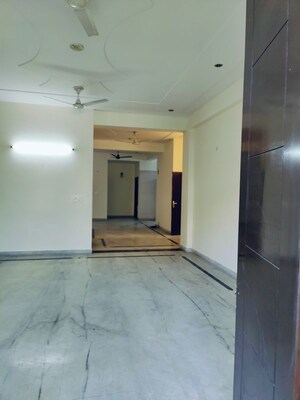 Room in 3 BHK Builder Floor at RWA Apartments Sector 51, Sector 51 – for Rent