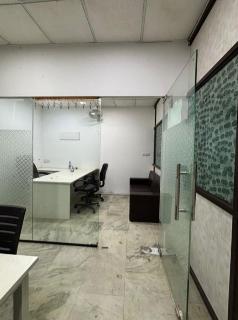 Team Area, sector 63 Commercial Office Space 650 Sq.Ft. In Sector 63 Noida 9972324