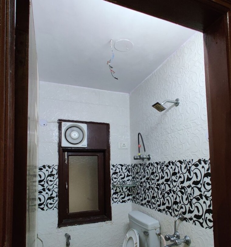 Bathroom, govindpuri 2 Bedroom 460 Sq.Ft. Builder Floor In Govindpuri Delhi 9972330