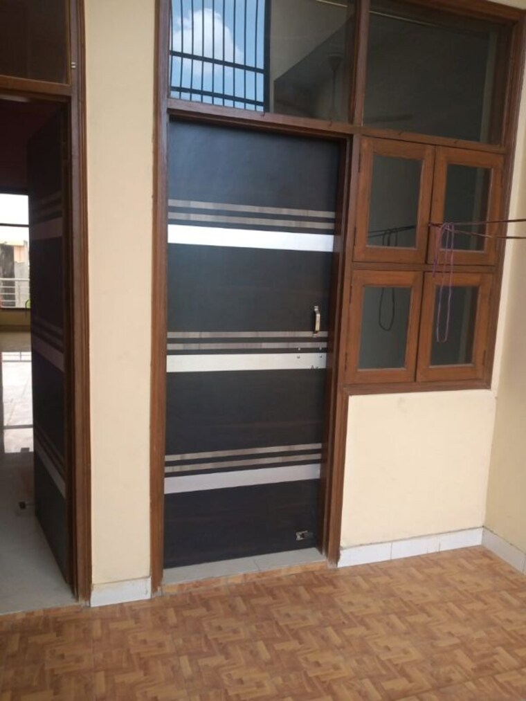 Room, sector 48 2 Bedroom 1250 Sq.Ft. Builder Floor In Sector 48 Noida 9972333