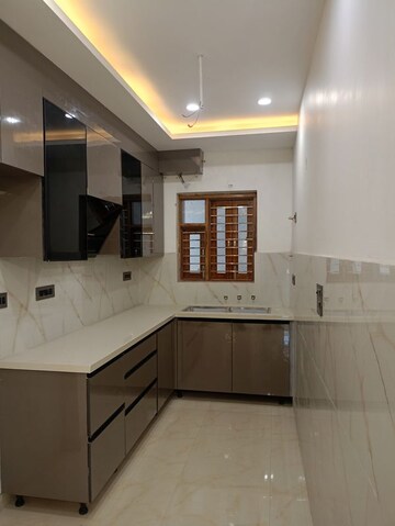 Kitchen in 3 BHK Builder Floor at BPTP District 3, Sector 85 – for Sale