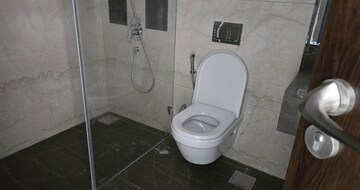 Bathroom in 3 BHK Apartment at Lokhandwala Minerva Mahalaxmi, Mahalaxmi – for Rent