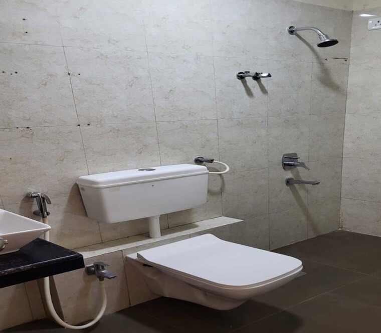 Bathroom, matunga east 3 Bedroom 1000 Sq.Ft. Apartment In Matunga East Mumbai 9972355