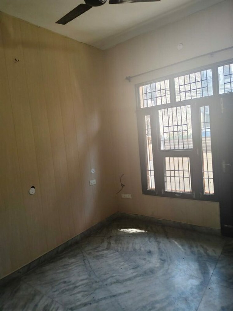 Room, dhakoli 2 Bedroom 100 Sq.Yd. Independent House In Dhakoli Zirakpur 9972366