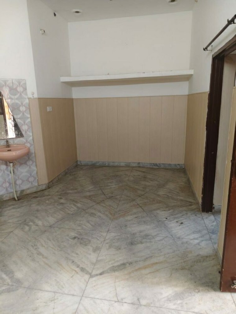 Room, dhakoli 2 Bedroom 100 Sq.Yd. Independent House In Dhakoli Zirakpur 9972366