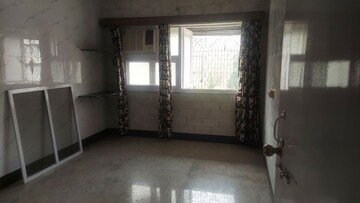 Room in 2 BHK Apartment at Gold Inn CHS, Santacruz East – for Rent