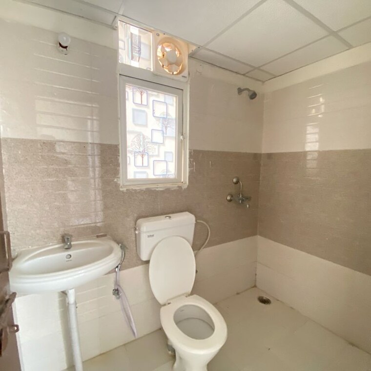 Bathroom, signature-orchard-avenue-2 2 Bedroom 617 Sq.Ft. Apartment In Hayatpur Gurgaon 9972370