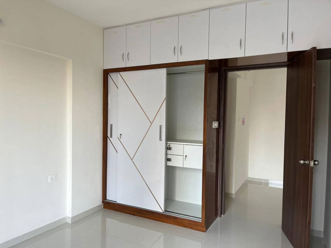 2 BHK + Extra Room Apartment For Rent in Akshay Yash Grecia