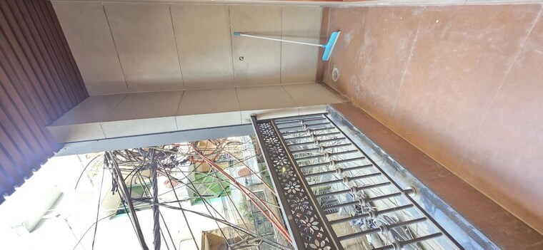 undefined, uttam nagar 2 Bedroom 60 Sq.Yd. Builder Floor In Uttam Nagar Delhi 9972390