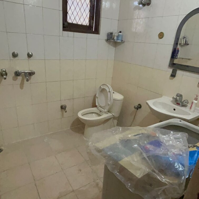 Bathroom, kotla mubarakpur 2 Bedroom 800 Sq.Ft. Builder Floor In Kotla Mubarakpur Delhi 9972489