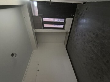 Room in 3.5 BHK Apartment at Migsun Green Mansion, Zeta I Greater Noida – for Sale