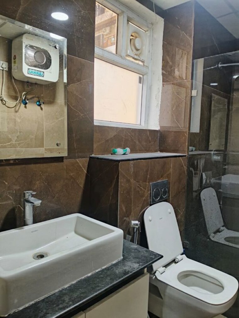 Master Bedroom, maya-green-lotus-saksham 3 Bedroom 1950 Sq.Ft. Apartment In International Airport Road Zirakpur 9972520