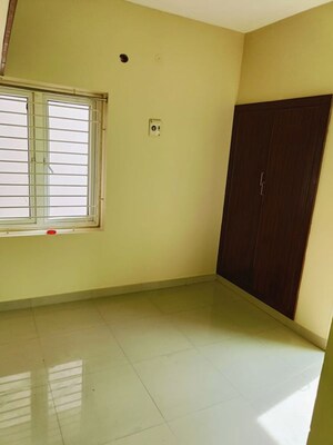 Room in 2 BHK Builder Floor at Selaiyur – for Sale