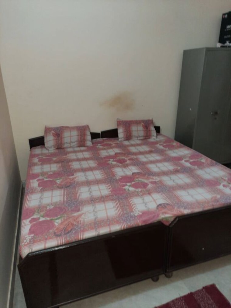 Bedroom, sector 38 3 Bedroom 200 Sq.Yd. Builder Floor In Sector 38 Gurgaon 9972537