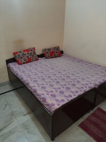 Bedroom in 3 BHK Builder Floor at Sector 38 – for Rent