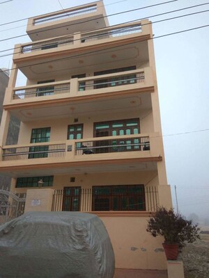 3 BHK Builder Floor For Rent in Sector 38