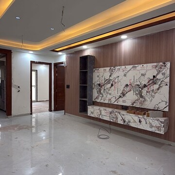 Room in 4 BHK Builder Floor at Garg Homes Floors, Green Fields Colony – for Sale