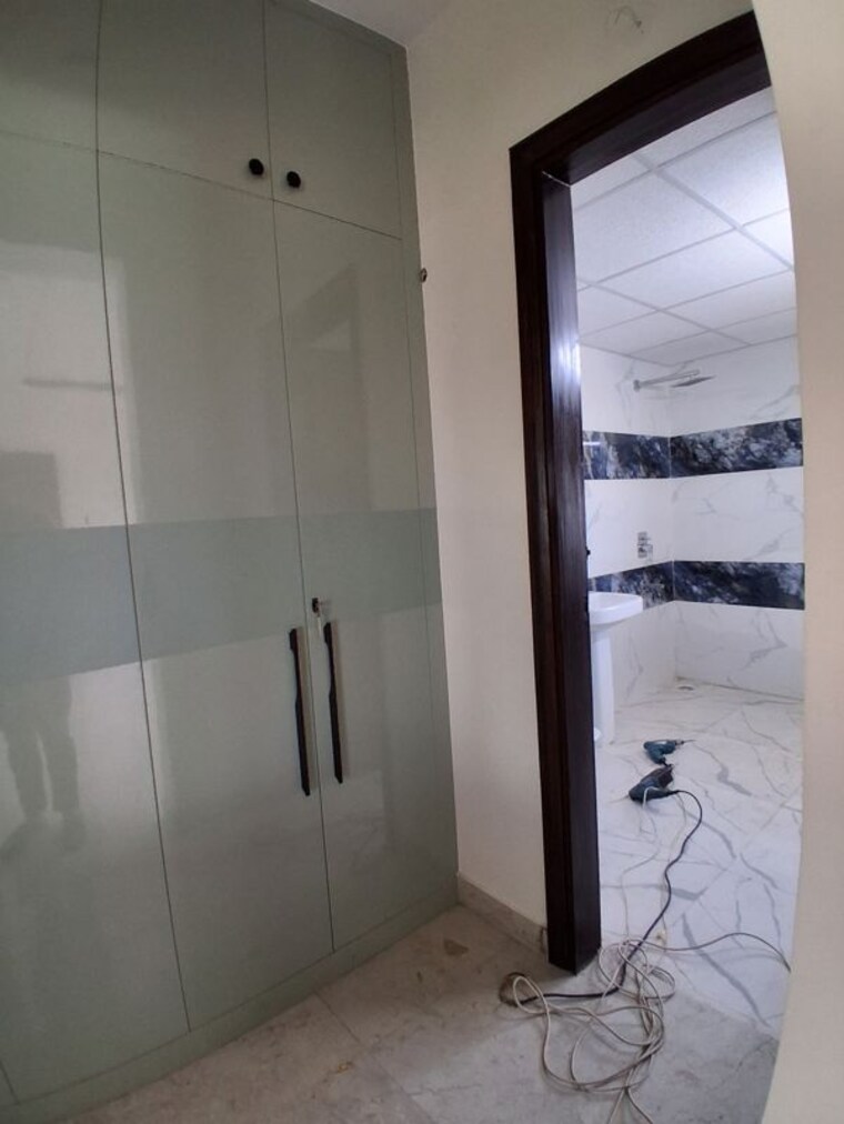 Bathroom, uninav-utopia 3 Bedroom 2125 Sq.Ft. Apartment In Morti Ghaziabad 9972579