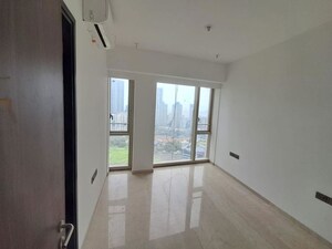 Room in 4 BHK Apartment at Lodha Kiara, Worli – for Rent