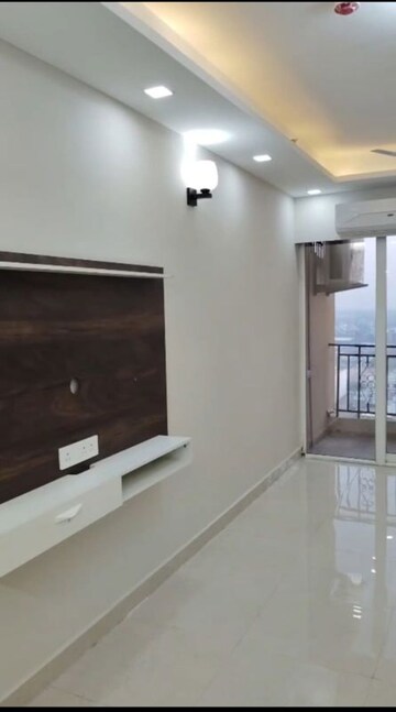 Room in 2 BHK Apartment at Signature Global Prime, Sector 63a – for Rent