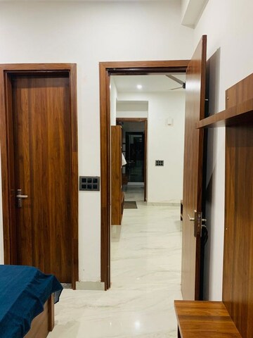 Room in 2 BHK Builder Floor at Sector 42 – for Rent