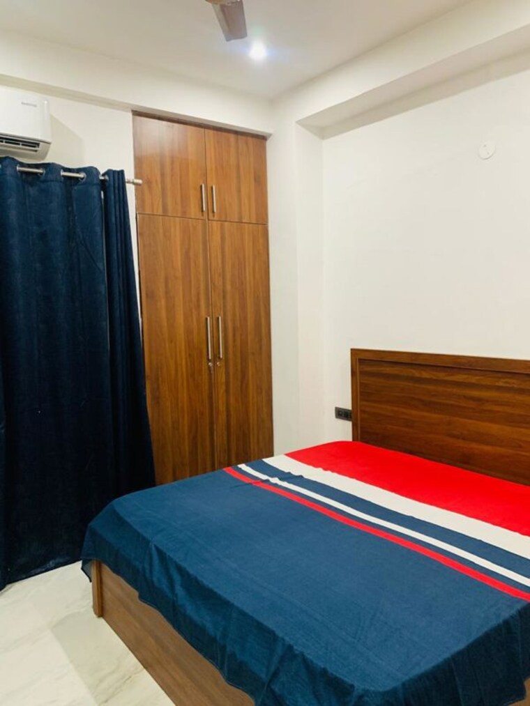 Bedroom, sector 42 2 Bedroom 261 Sq.Yd. Builder Floor In Sector 42 Gurgaon 9972683