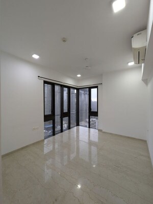 Room in 3 BHK Apartment at Lodha Kiara, Worli – for Rent