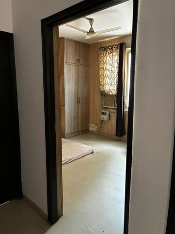 Room in 3 BHK Apartment at BPTP The Resort, Sector 75 – for Rent
