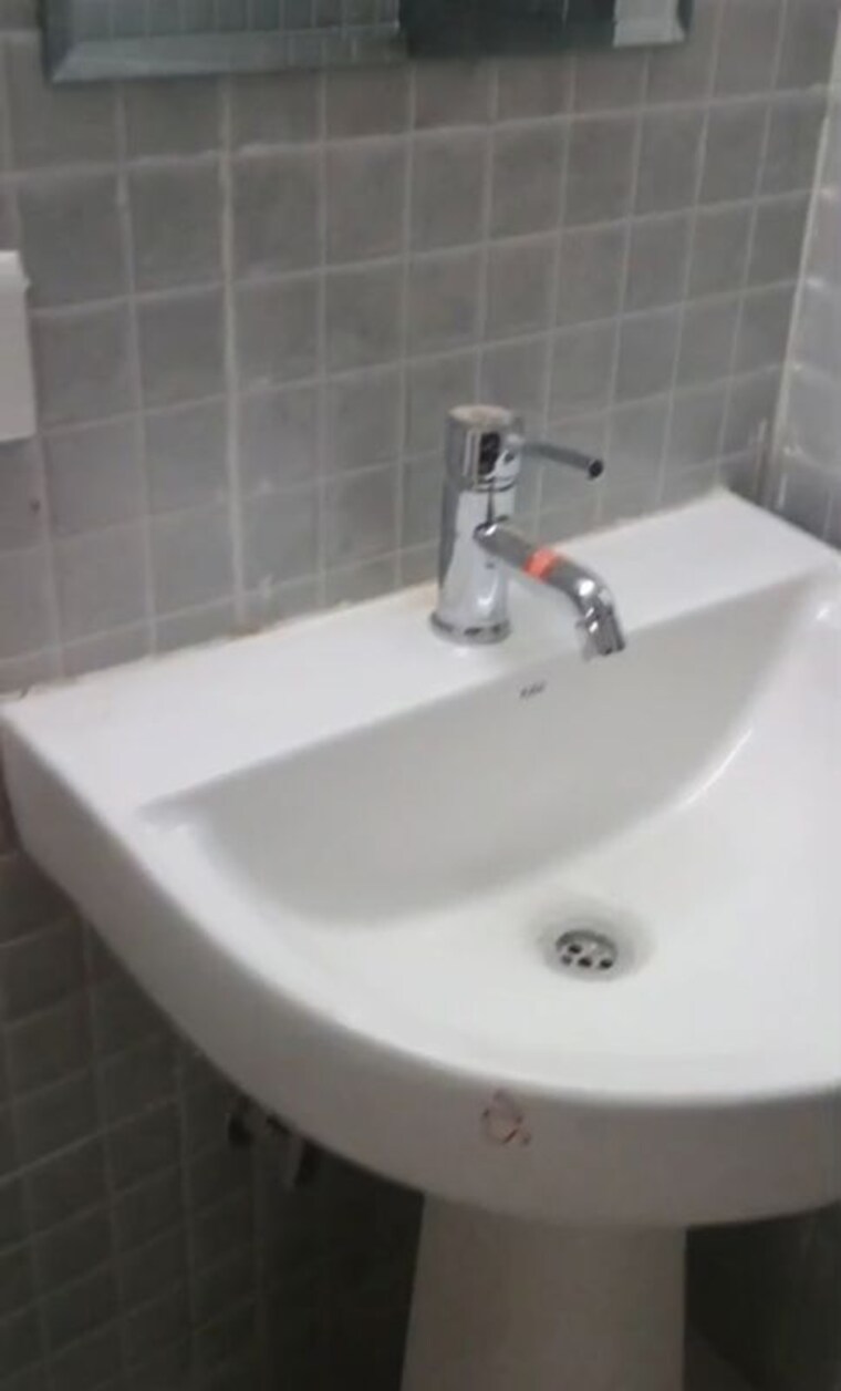 Bathroom, amrapali-centurian-park 3 Bedroom 1185 Sq.Ft. Apartment In Tech Zone 4 Greater Noida Greater Noida 9972624