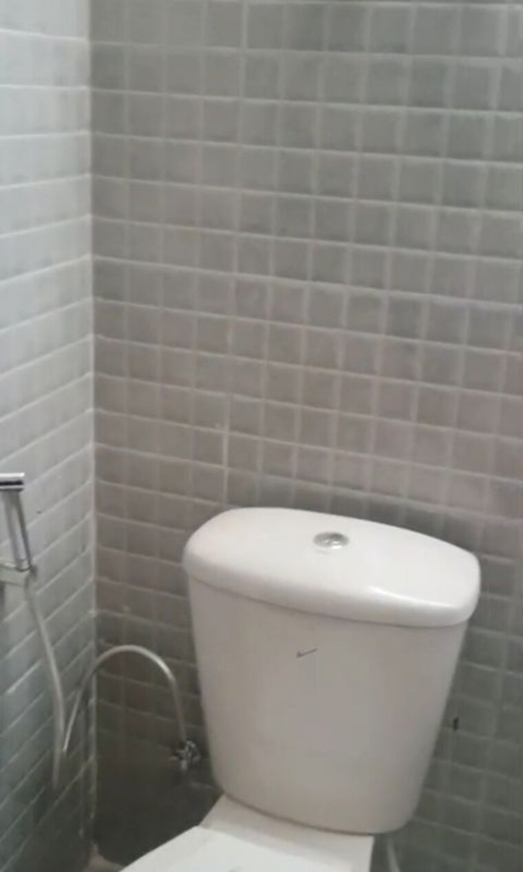 Bathroom, amrapali-centurian-park 3 Bedroom 1185 Sq.Ft. Apartment In Tech Zone 4 Greater Noida Greater Noida 9972624