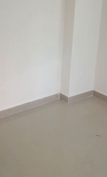 Room in 3 BHK Apartment at Amrapali Centurian Park, Tech Zone 4 Greater Noida – for Sale