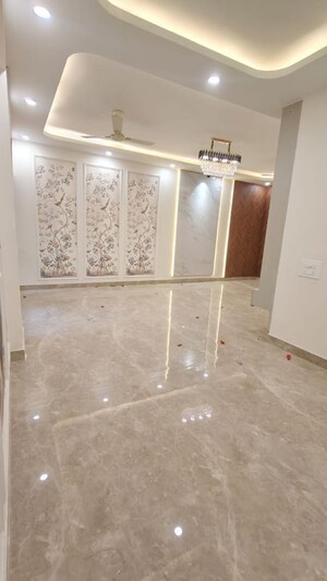 Room in 3 BHK Builder Floor at Ansal Sushant Apartments, Sushant Lok I – for Rent